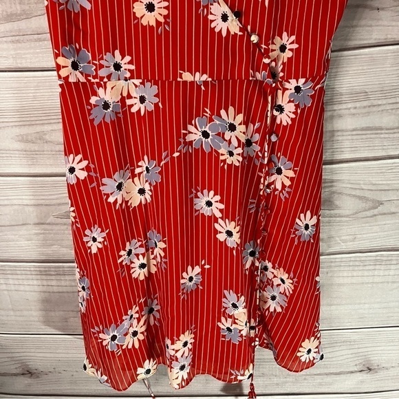 MADEWELL Button Wrap Dress in Floral Daisy Society - Picture 7 of 13